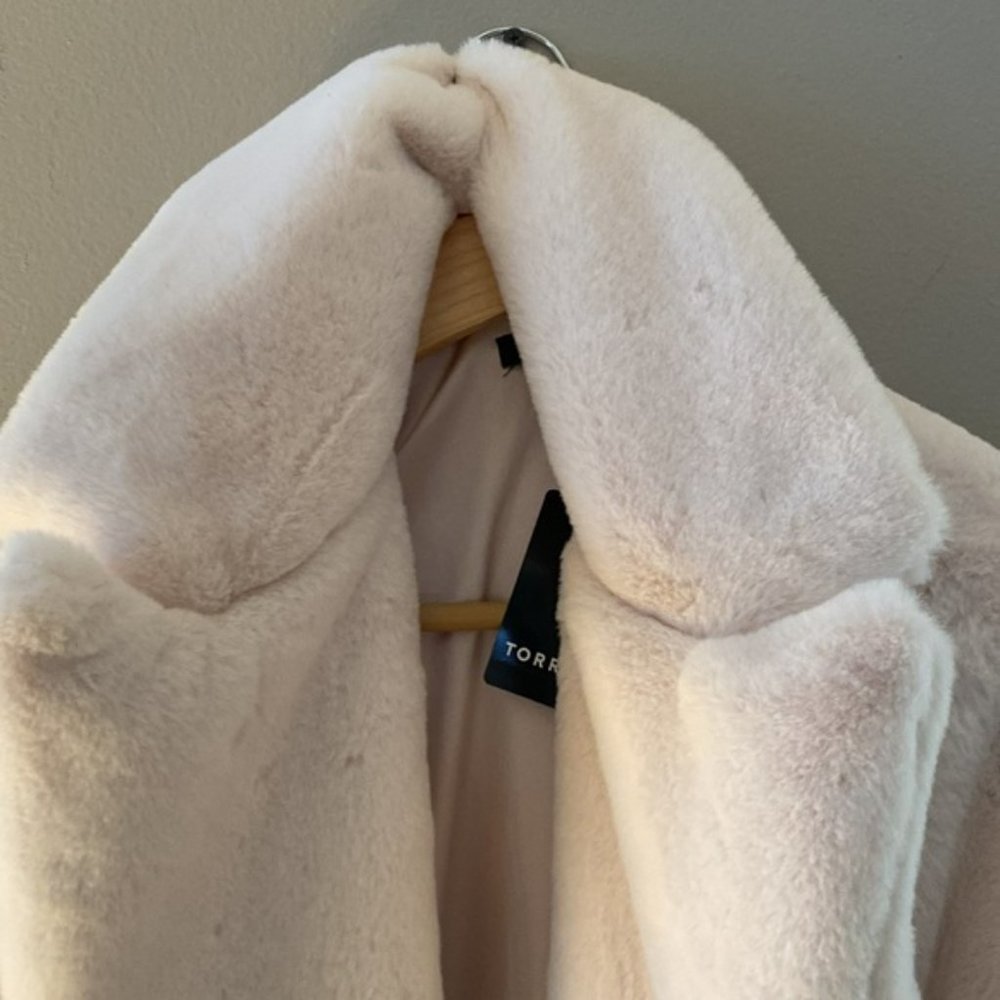 Torrid pale, powder pink puff coat - 1X  14/16 - Picture 6 of 7